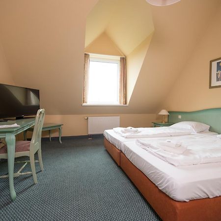 Hotel Ziegenkrug Schweriner Tor Pampow Esterno foto