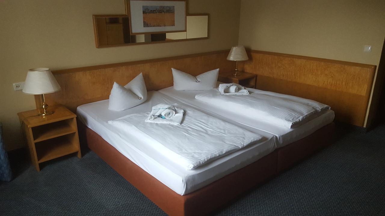 Hotel Ziegenkrug Schweriner Tor Pampow Esterno foto