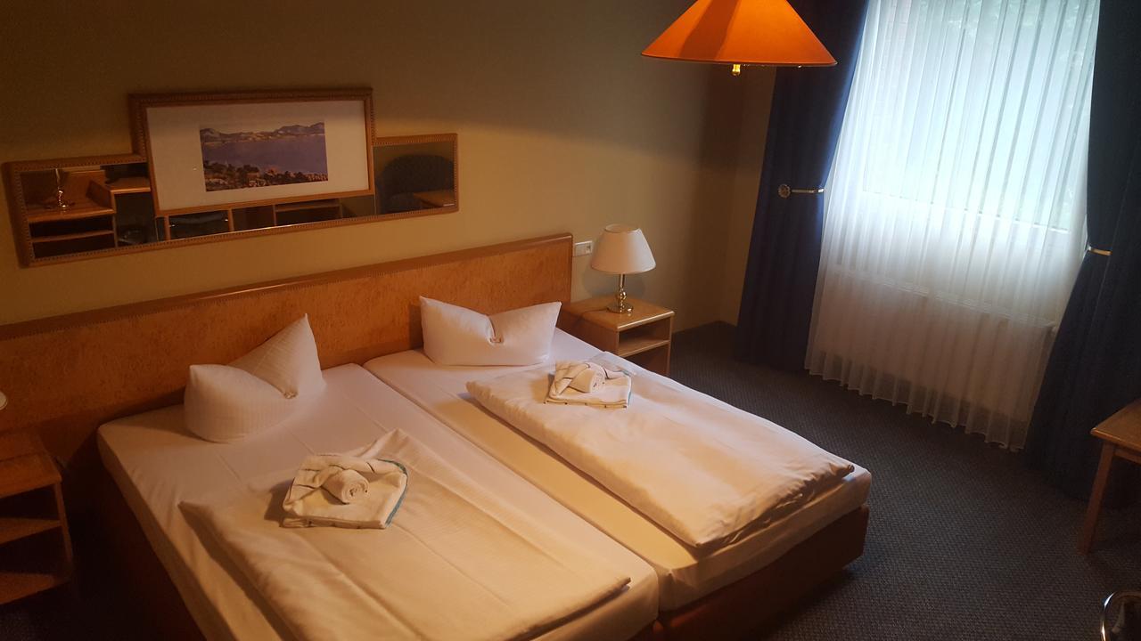 Hotel Ziegenkrug Schweriner Tor Pampow Esterno foto