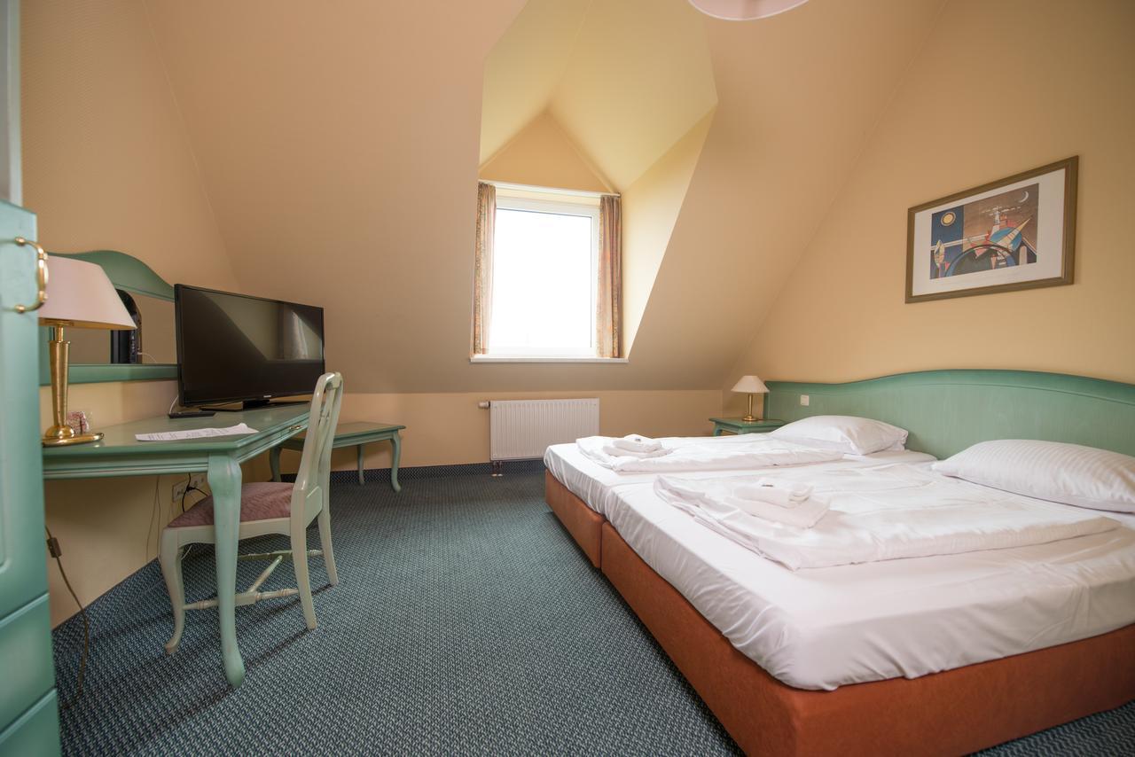 Hotel Ziegenkrug Schweriner Tor Pampow Esterno foto